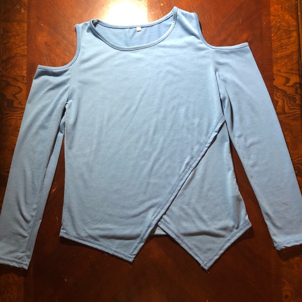 Long sleeve cold shoulder tee